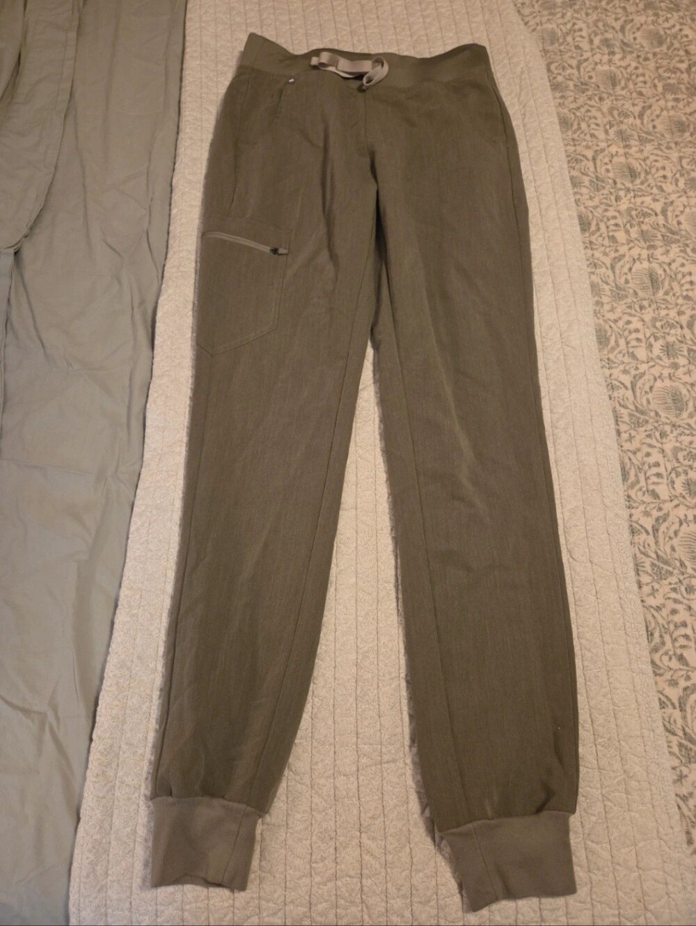 Figs Women's Heathered Green Zamora Jogger Scrubs XS Tall